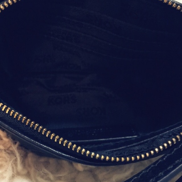 MICHAEL KORS 
Signature Jet Set Large Wristlet - Picture 4 of 7